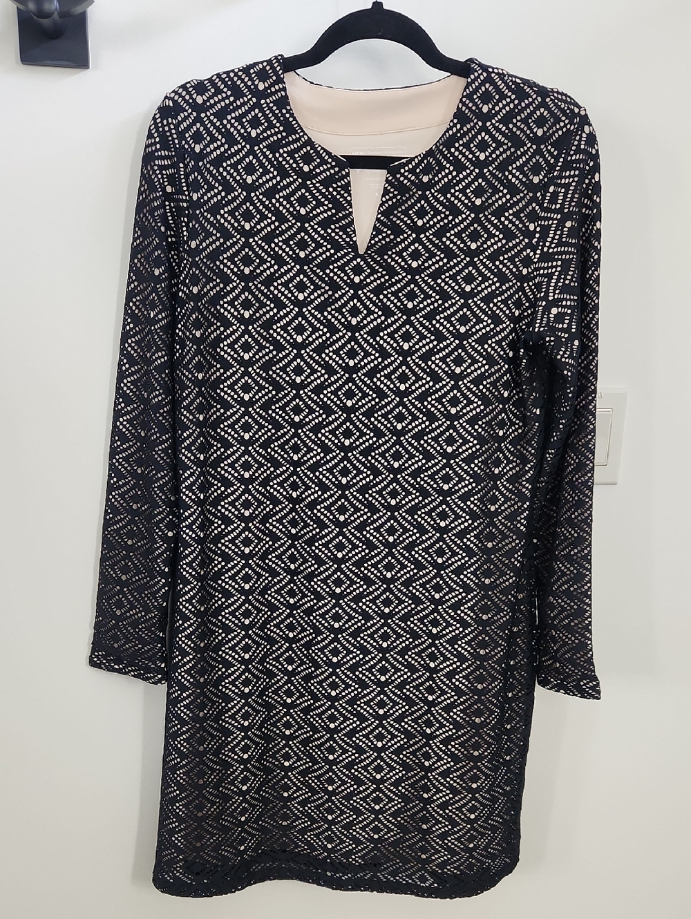 Coolibar Black & Cream Geometric Long Sleeve Shift Dress